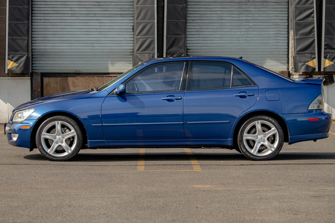 2002 Lexus IS 1st Gen - Image 13 of 31