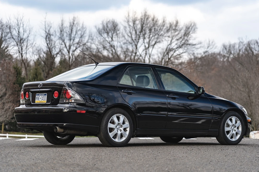 2002 Lexus IS 1st Gen - Image 4 of 31