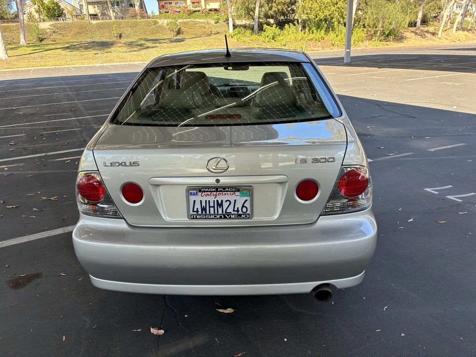 2002 Lexus IS 1st Gen - Image 11 of 31