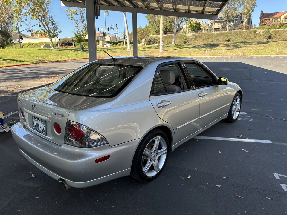2002 Lexus IS 1st Gen - Image 14 of 31