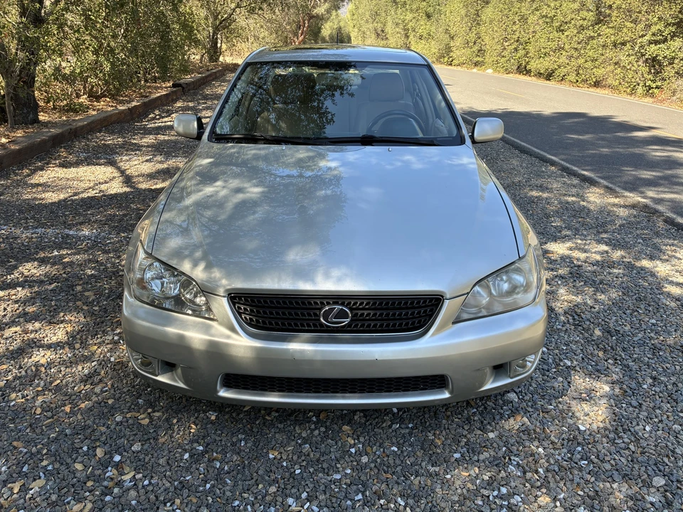 2002 Lexus IS 1st Gen - Image 19 of 31