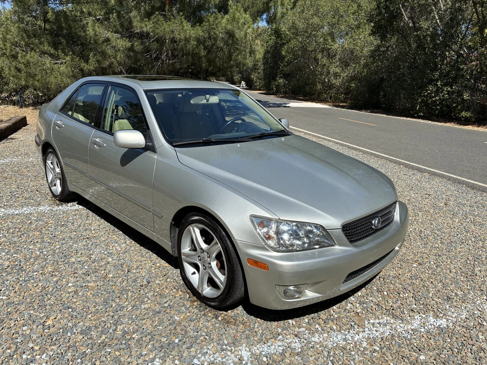 2002 Lexus IS 1st Gen - Image 17 of 31