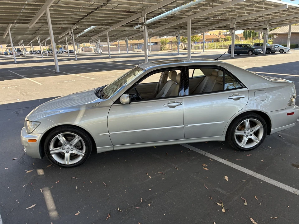 2002 Lexus IS 1st Gen - Image 4 of 31