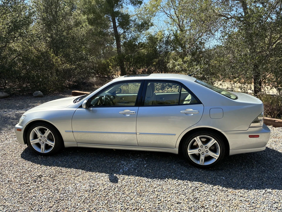 2002 Lexus IS 1st Gen - Image 5 of 31