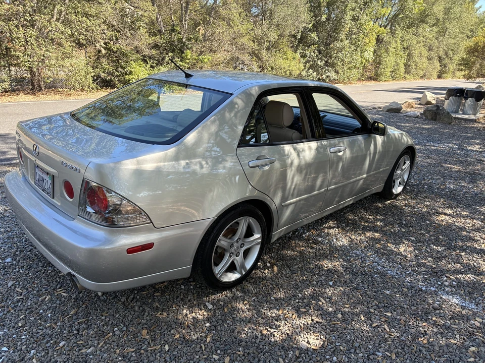 2002 Lexus IS 1st Gen - Image 13 of 31