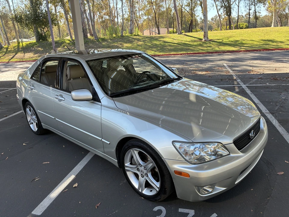 2002 Lexus IS 1st Gen - Image 16 of 31