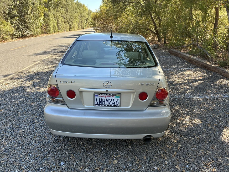 2002 Lexus IS 1st Gen - Image 10 of 31