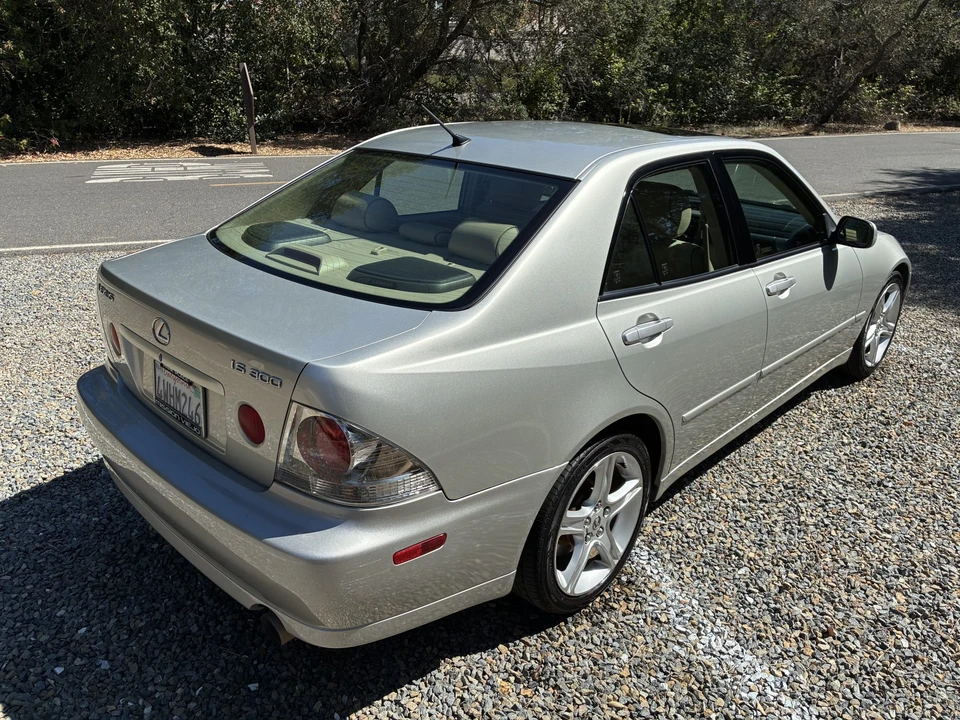 2002 Lexus IS 1st Gen - Image 12 of 31