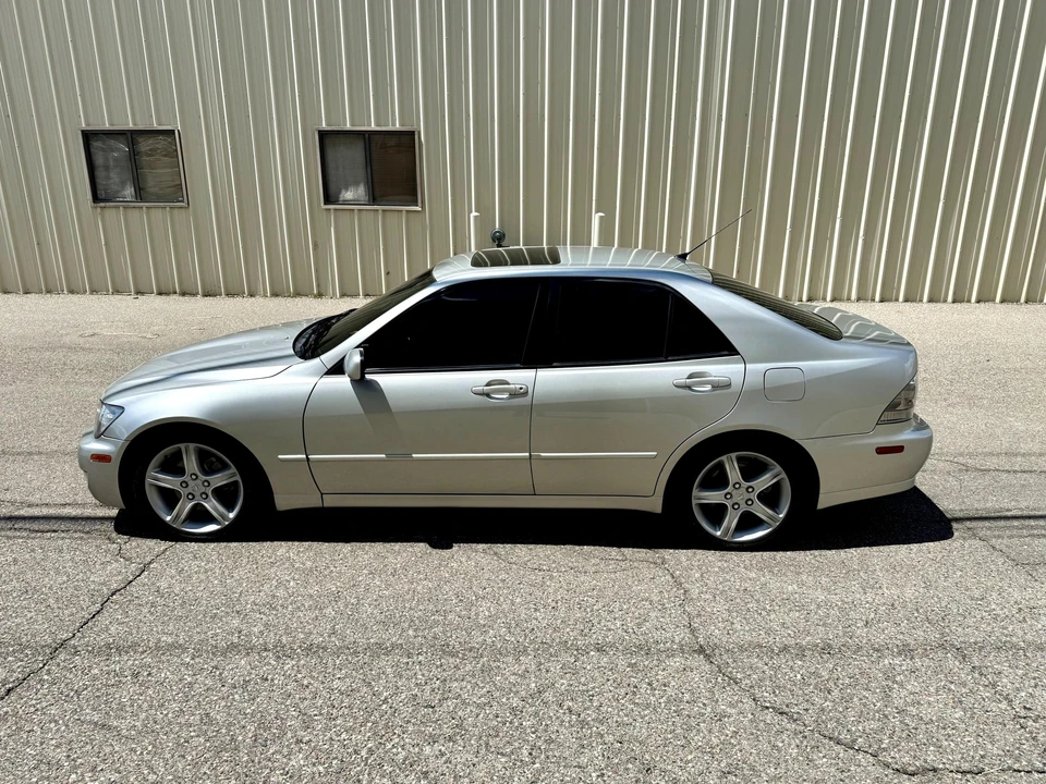 2002 Lexus IS 1st Gen - Image 15 of 31