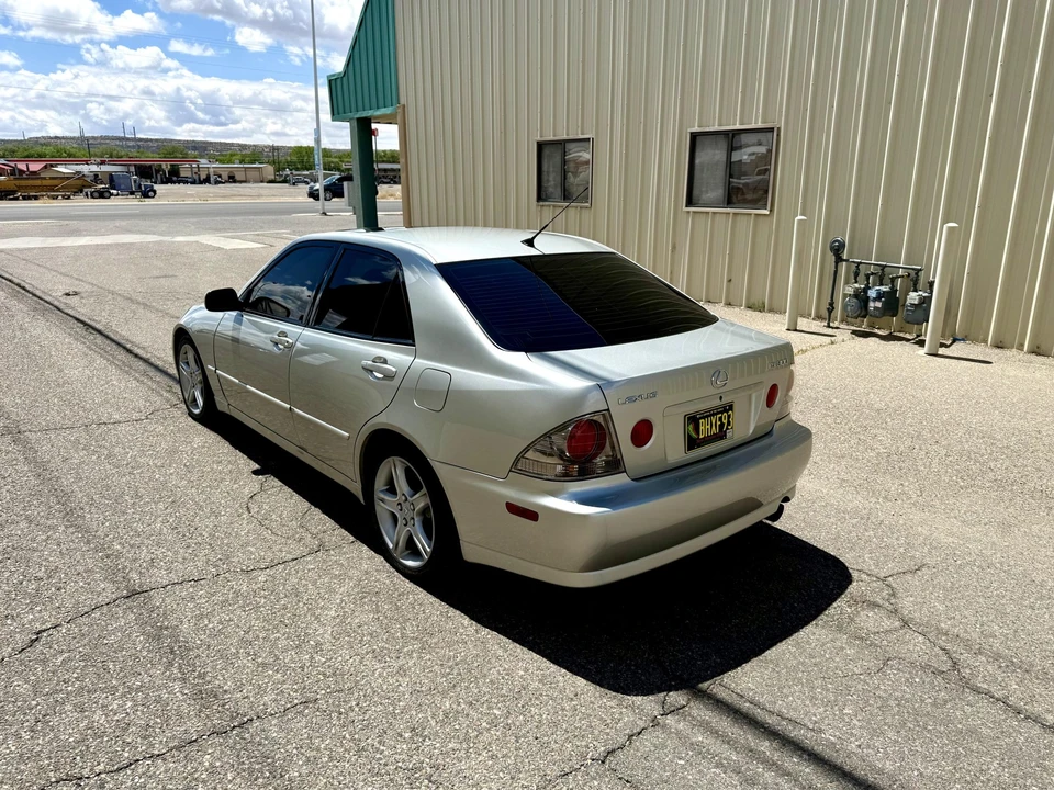 2002 Lexus IS 1st Gen - Image 13 of 31
