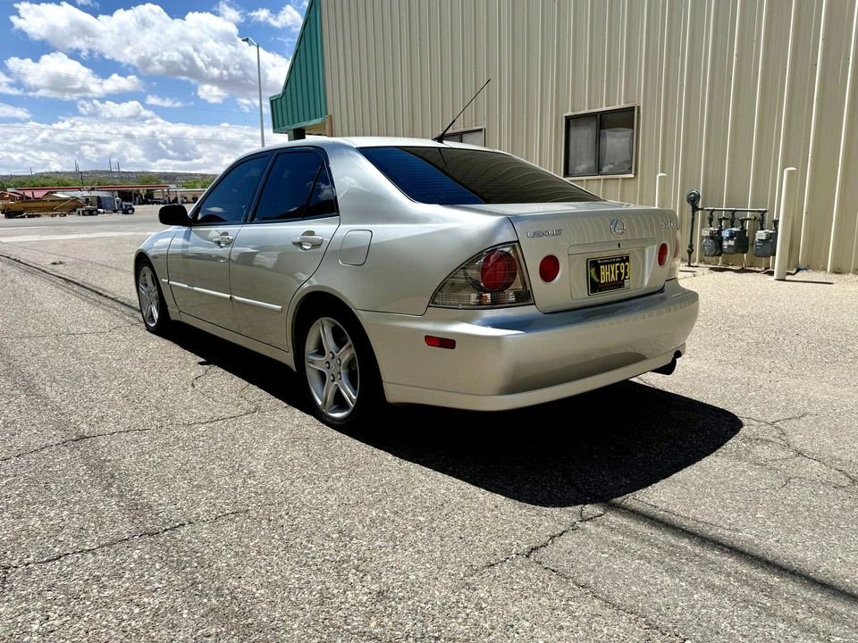 2002 Lexus IS 1st Gen - Image 14 of 31