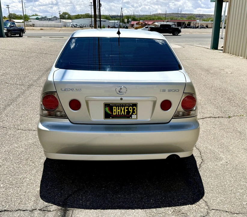 2002 Lexus IS 1st Gen - Image 12 of 31