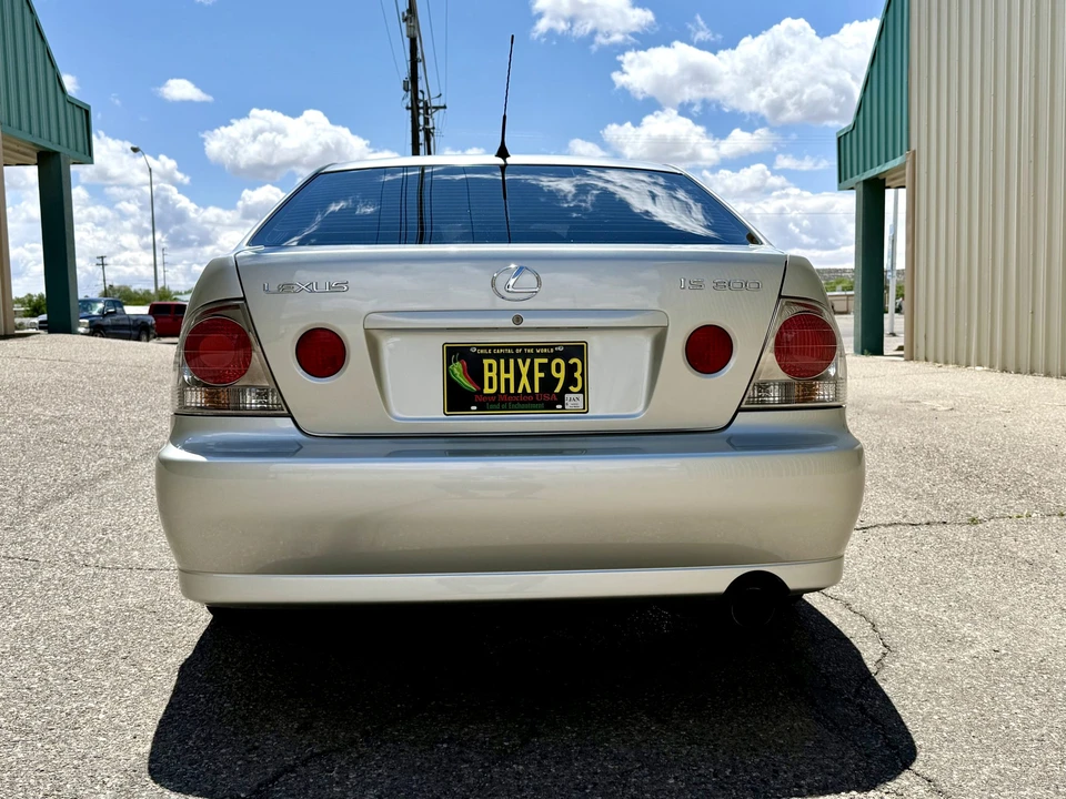 2002 Lexus IS 1st Gen - Image 11 of 31