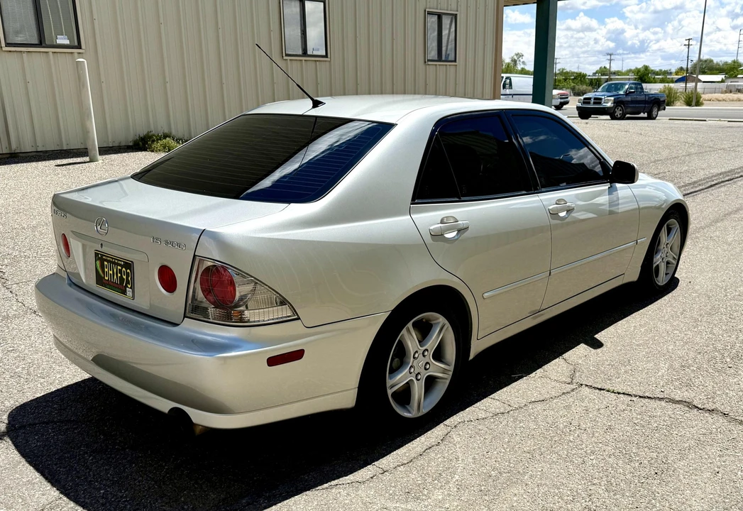 2002 Lexus IS 1st Gen - Image 10 of 31