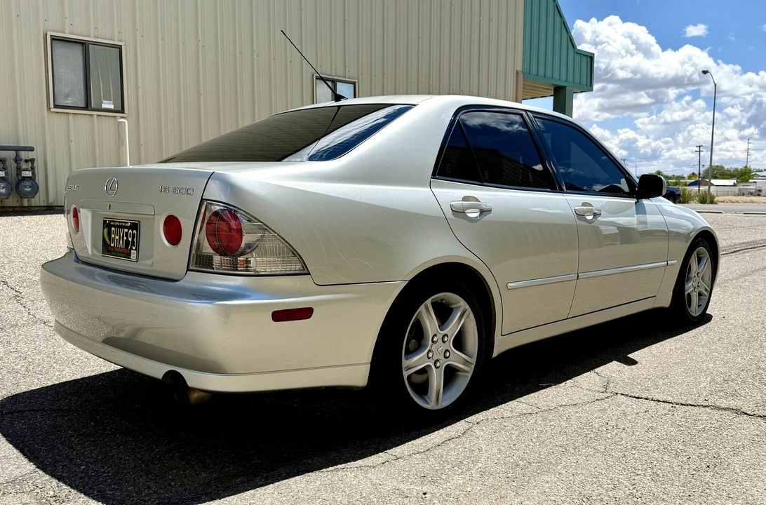 2002 Lexus IS 1st Gen - Image 9 of 31