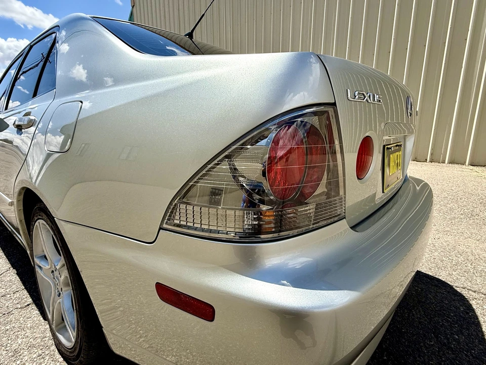 2002 Lexus IS 1st Gen - Image 27 of 31