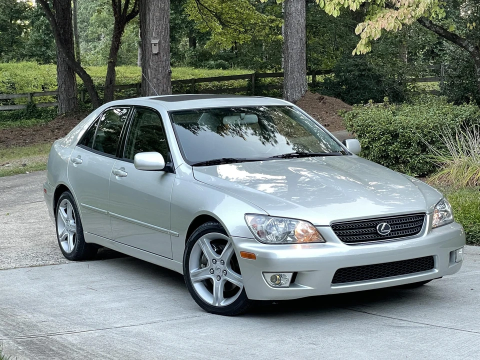2002 Lexus IS 1st Gen - Image 12 of 31