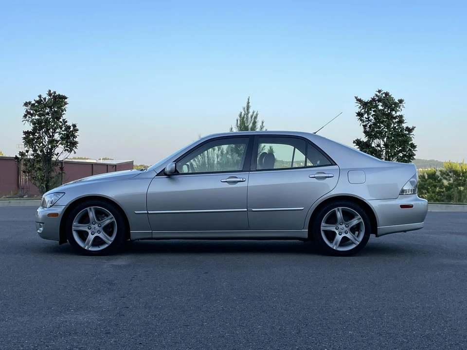 2002 Lexus IS 1st Gen - Image 4 of 31