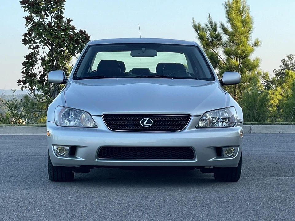 2002 Lexus IS 1st Gen - Image 13 of 31