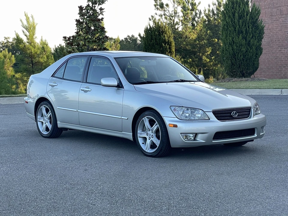 2002 Lexus IS 1st Gen - Image 10 of 31