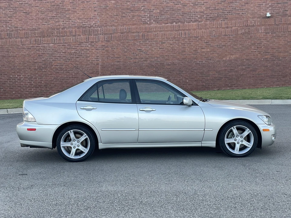 2002 Lexus IS 1st Gen - Image 9 of 31