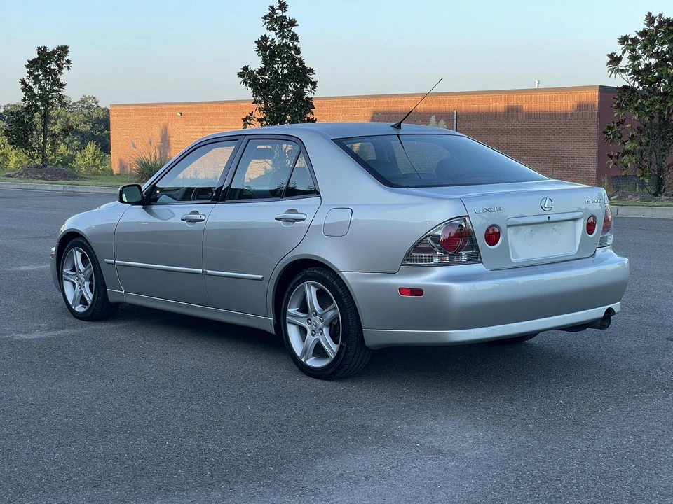 2002 Lexus IS 1st Gen - Image 5 of 31