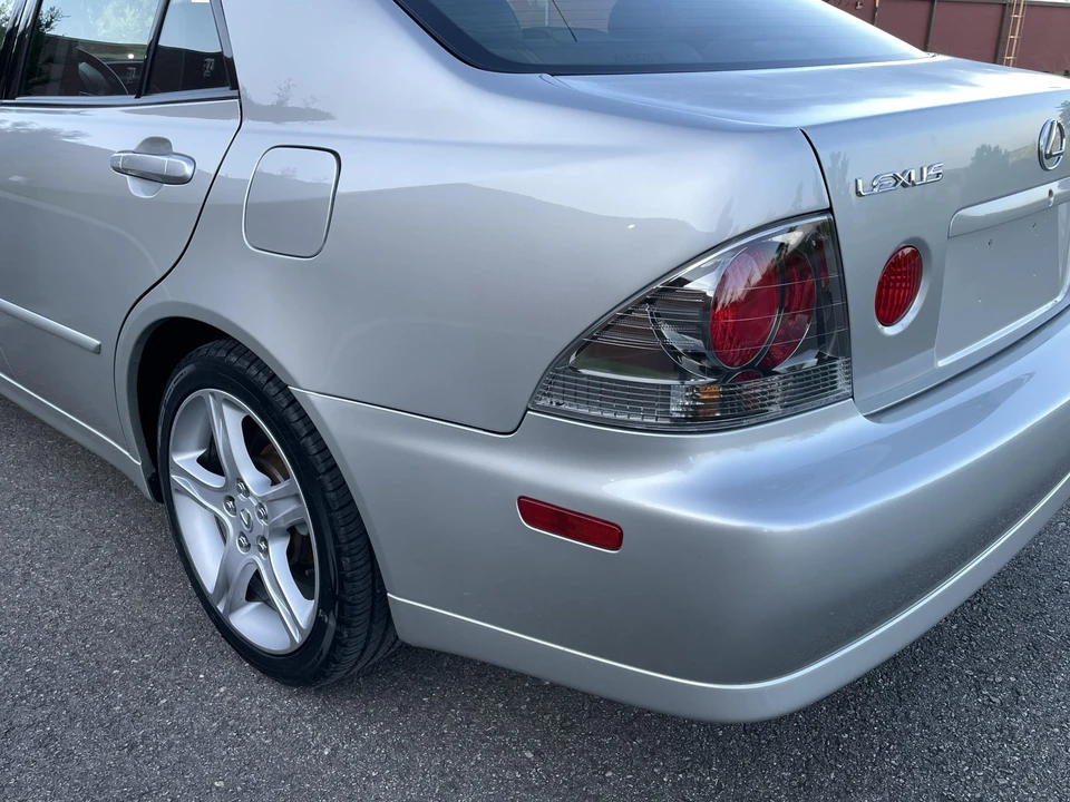2002 Lexus IS 1st Gen - Image 28 of 31