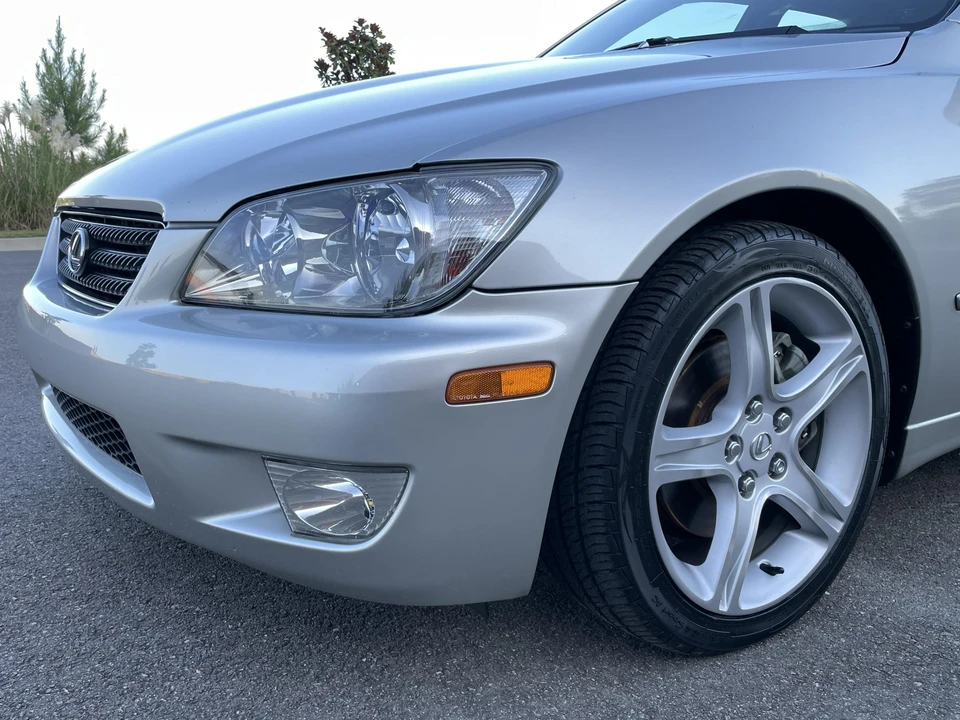 2002 Lexus IS 1st Gen - Image 21 of 31
