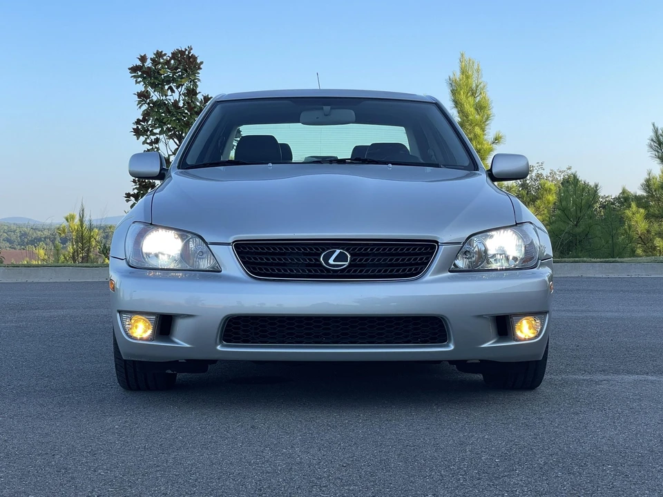 2002 Lexus IS 1st Gen - Image 14 of 31
