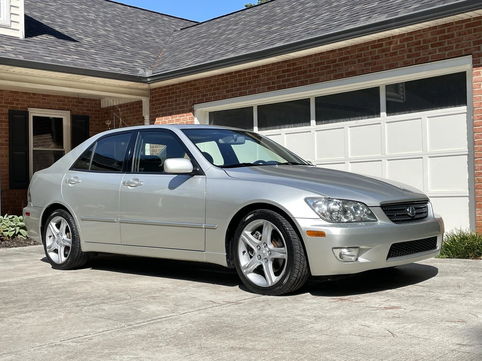 2002 Lexus IS 1st Gen - Image 18 of 31