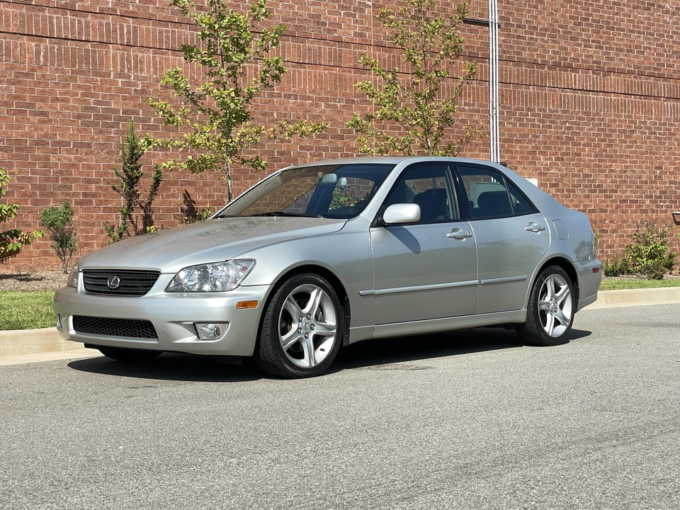 2002 Lexus IS 1st Gen - Image 15 of 31