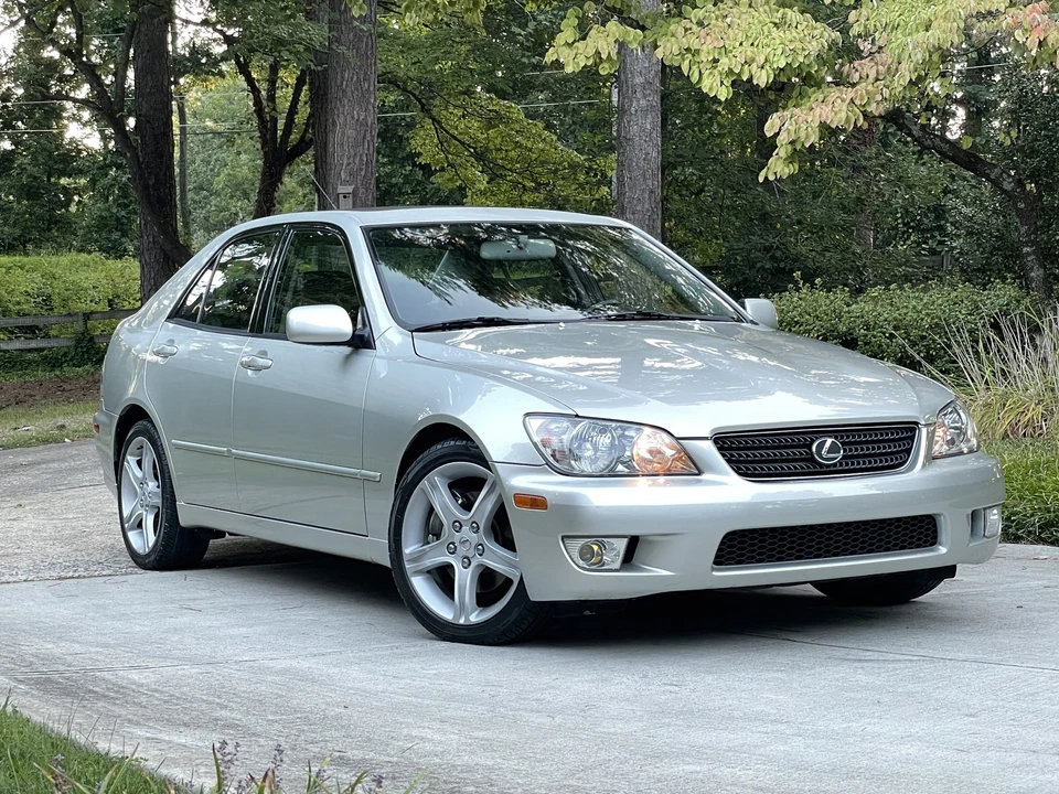 2002 Lexus IS 1st Gen - Image 11 of 31