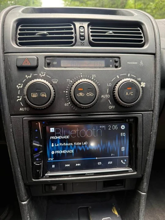 2002 Lexus IS 1st Gen - Image 9 of 12
