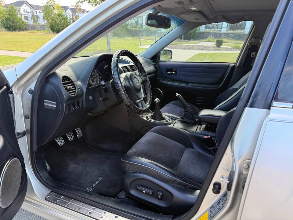 2002 Lexus IS 1st Gen - Image 8 of 14