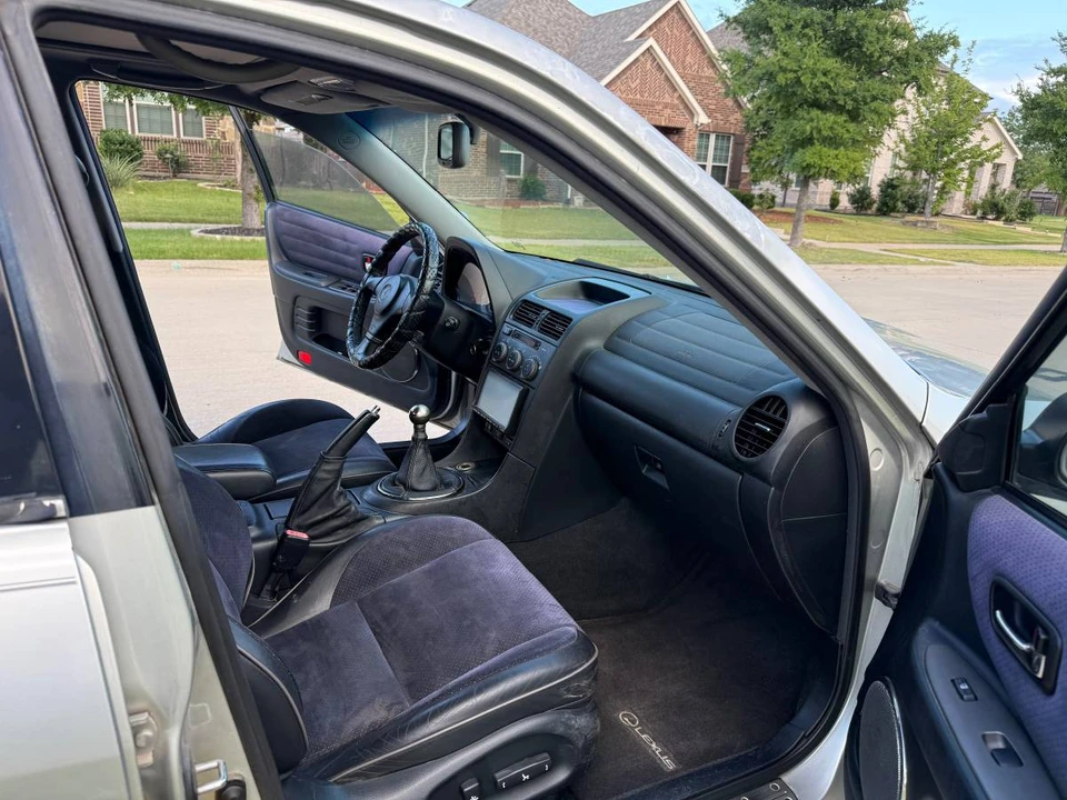 2002 Lexus IS 1st Gen - Image 13 of 14