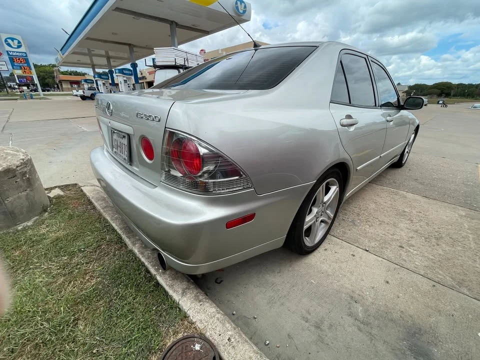2002 Lexus IS 1st Gen - Image 5 of 6