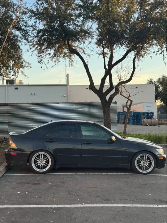 2002 Lexus IS 1st Gen - Image 4 of 12