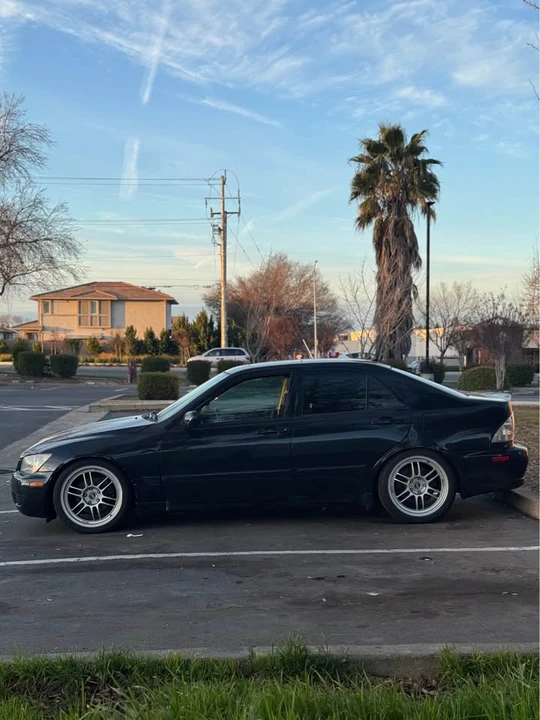 2002 Lexus IS 1st Gen - Image 2 of 12