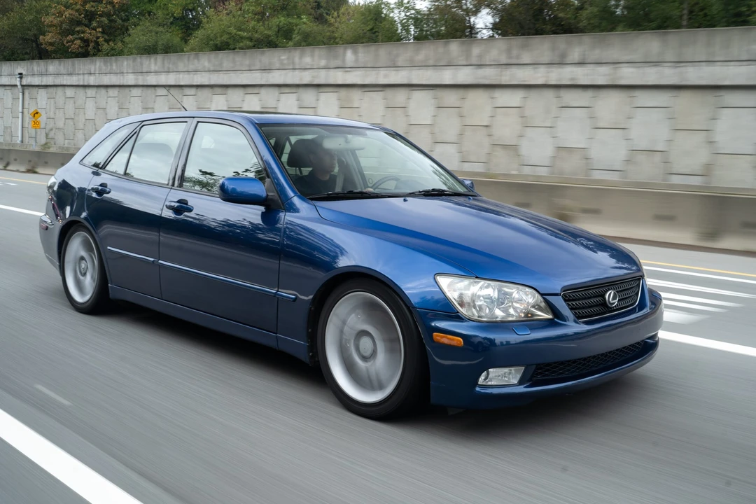 2002 Lexus IS 1st Gen - Image 11 of 31