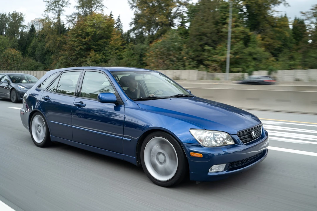 2002 Lexus IS 1st Gen - Image 17 of 31