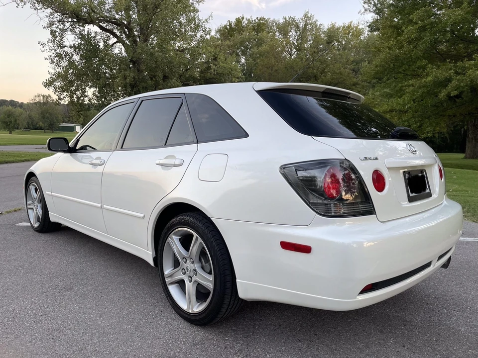 2002 Lexus IS 1st Gen - Image 10 of 31