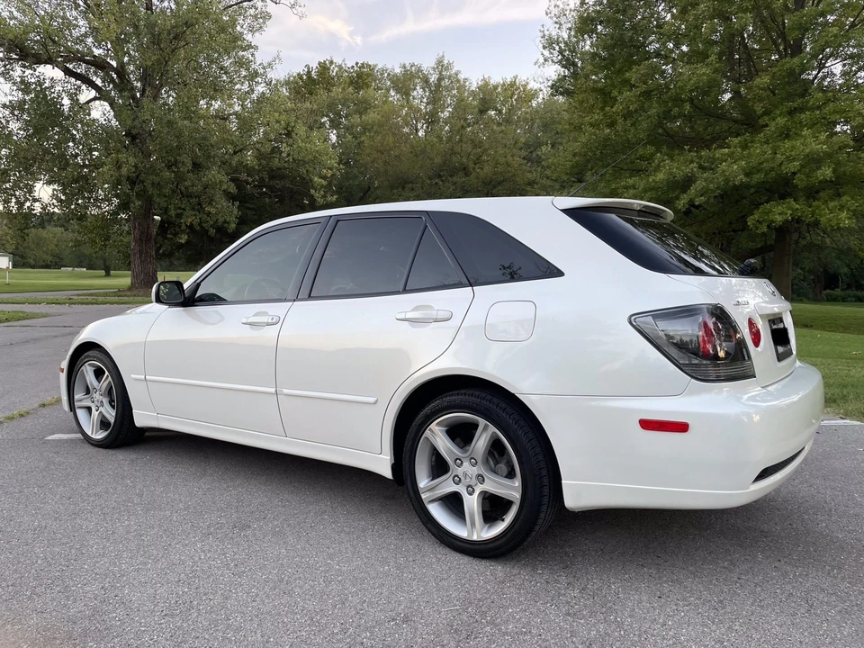 2002 Lexus IS 1st Gen - Image 9 of 31