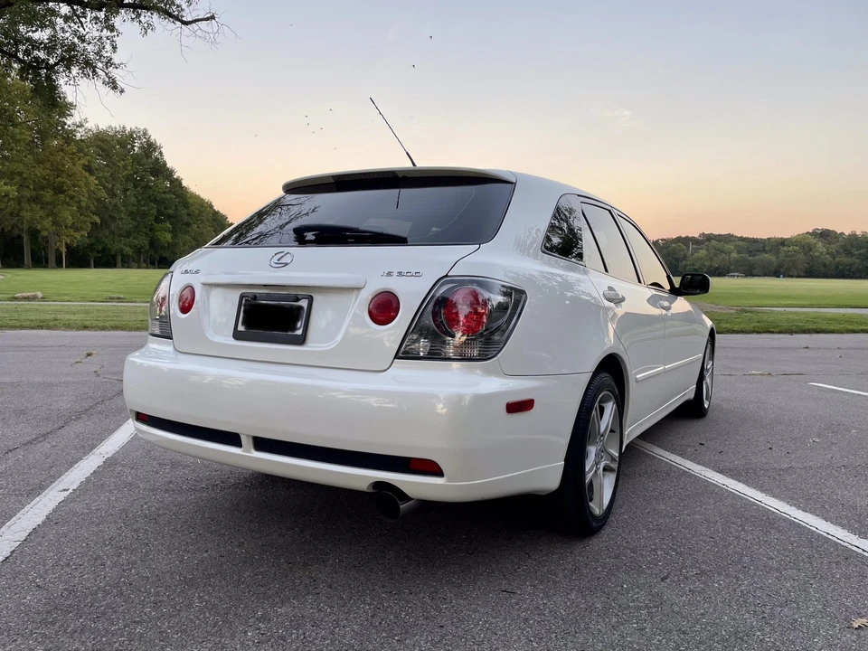 2002 Lexus IS 1st Gen - Image 15 of 31