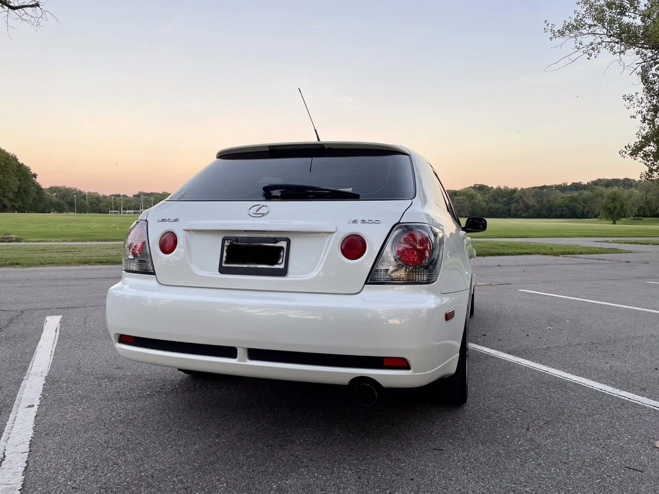 2002 Lexus IS 1st Gen - Image 13 of 31