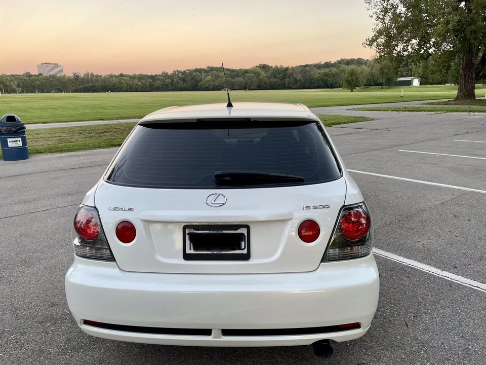 2002 Lexus IS 1st Gen - Image 12 of 31