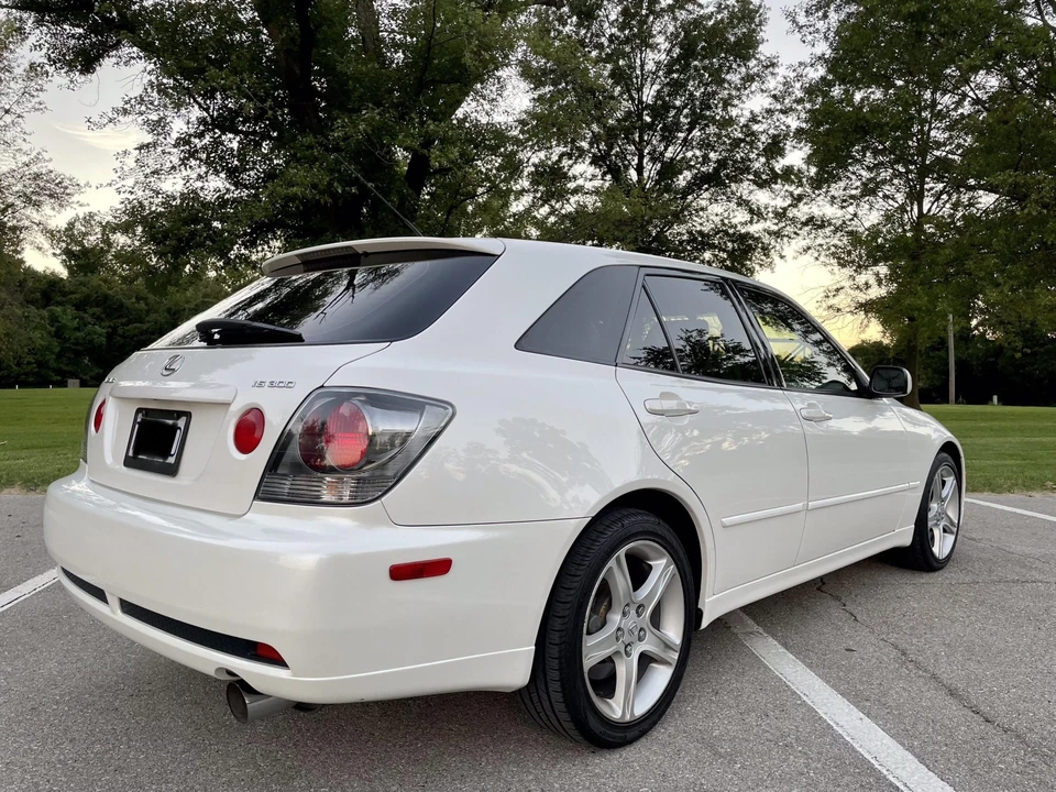 2002 Lexus IS 1st Gen - Image 17 of 31