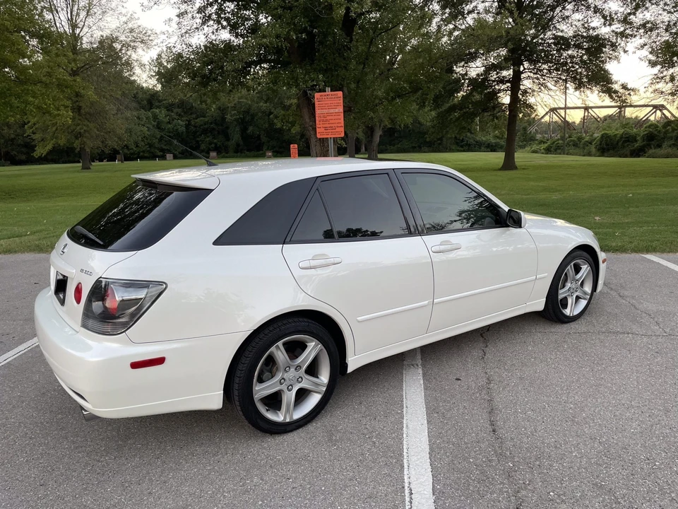 2002 Lexus IS 1st Gen - Image 21 of 31