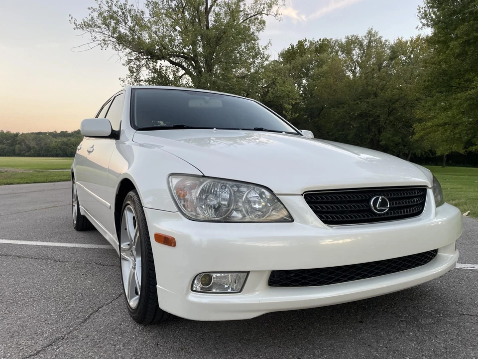 2002 Lexus IS 1st Gen - Image 25 of 31