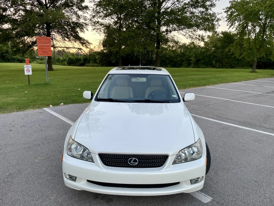 2002 Lexus IS 1st Gen - Image 27 of 31