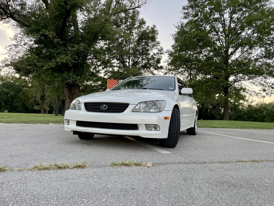 2002 Lexus IS 1st Gen - Image 2 of 31